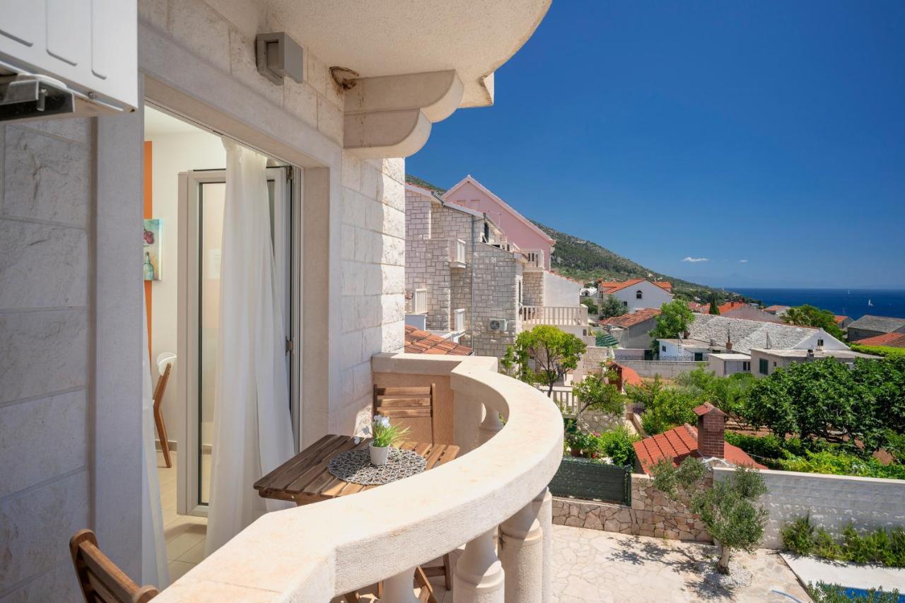 Hektorovic Poolside Apartments Bol Exterior photo