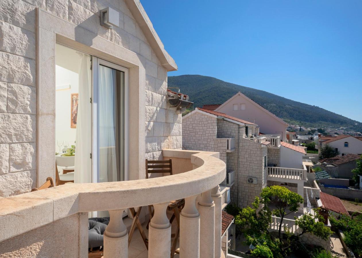 Hektorovic Poolside Apartments Bol Exterior photo